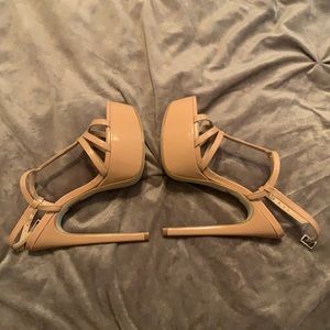 Brand new, never worn, nude/tan Steve Madden heels.